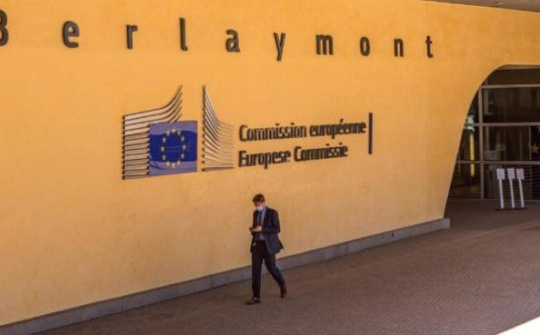 Châu Âu buộc mạng xã hội báo cáo tin giả Covid-19