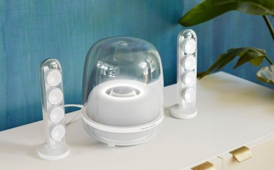 Harman Kardon ra mắt dòng loa mang thiết kế biểu tượng SoundSticks 4