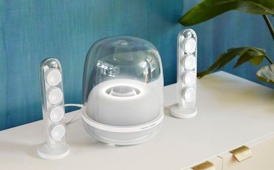 Harman Kardon ra mắt dòng loa mang thiết kế biểu tượng SoundSticks 4