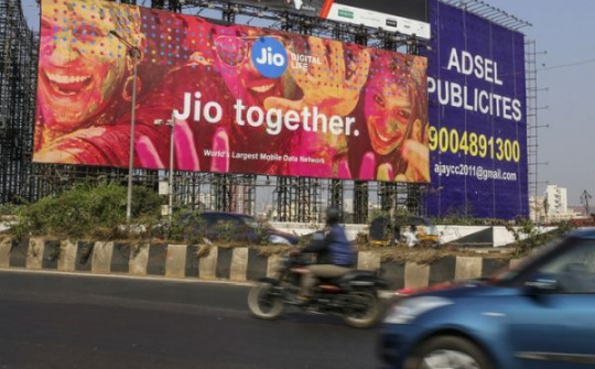 TikTok tiếp tục bán mình tại Ấn Độ