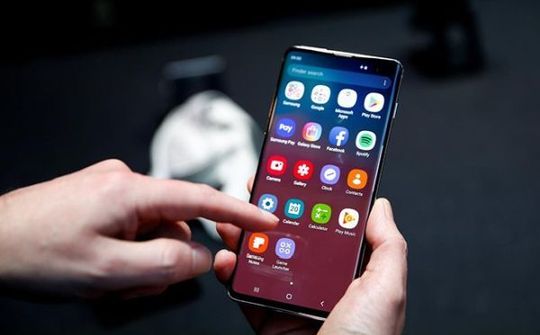 Facebook công khai chỉ trích 'phí hoa hồng App Store' của Apple
