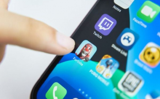 Fortnite bị đồng loạt gỡ bỏ khỏi App Store và Google Play