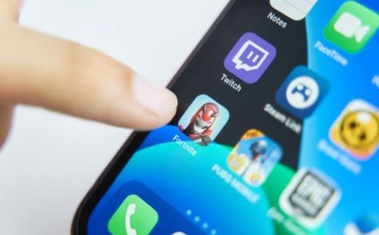 Fortnite bị đồng loạt gỡ bỏ khỏi App Store và Google Play