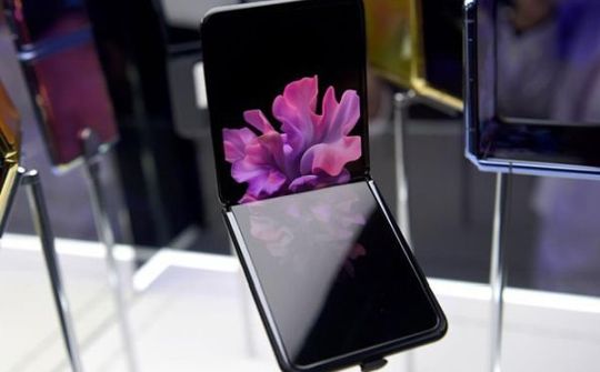 Sắp có smartphone gập lại giá rẻ phong cách Galaxy Z Flip
