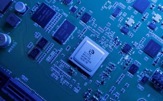 Trung Quốc thu gom chip vì cấm vận từ Mỹ
