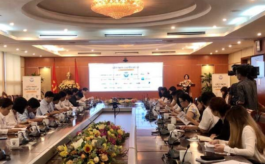 Bộ TT&TT ra mắt Cẩm nang chuyển đổi số