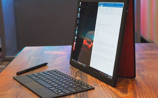 Thinkpad X1 Fold được bán với giá khởi điểm 2.500 USD