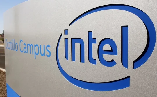 Intel tăng cường thuê ngoài sản xuất chip