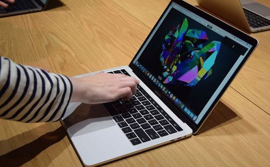 Apple sắp đưa khe cắm SD trở lại MacBook Pro