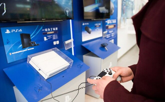 Hoạt động sản xuất máy chơi game PS4 của Sony đã bị ngừng lại