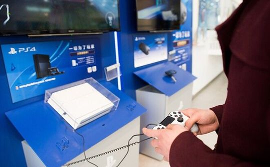 Hoạt động sản xuất máy chơi game PS4 của Sony đã bị ngừng lại