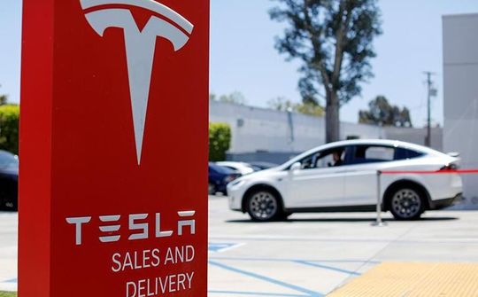 Tesla tham gia câu lạc bộ 1.000 tỉ USD