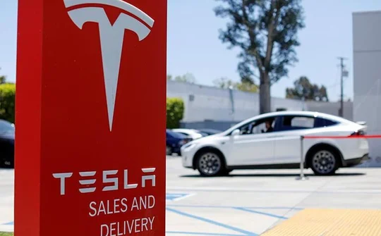 Tesla tham gia câu lạc bộ 1.000 tỉ USD