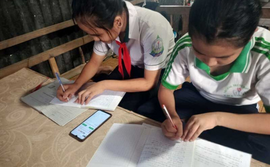 FPT tặng 3.300 bộ “Máy tính tặng em” tới học sinh có hoàn cảnh khó khăn