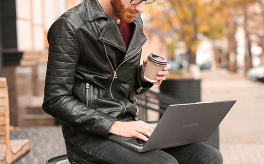 GIGABYTE thành công ra mắt thế hệ Laptop siêu mỏng, nhẹ dưới 1kg