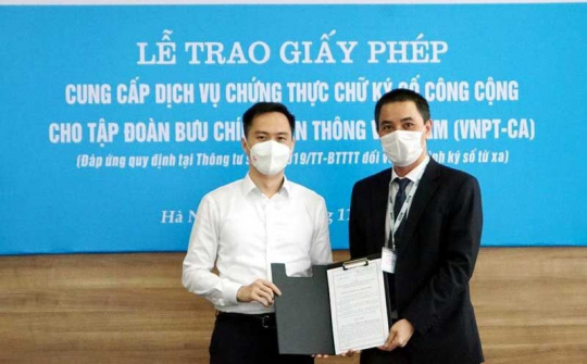 Bộ TT&TT trao giấy phép cung cấp dịch vụ chứng thực chữ ký số công cộng cho VNPT