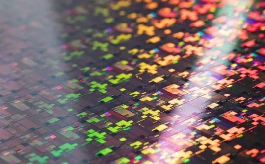 IBM và Samsung tạo ra bước đột phá trong thiết kế chất bán dẫn