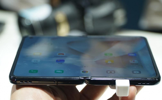 Oppo ra mắt smartphone Find N trang bị màn hình gập