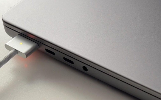 MacBook Pro 16 inch gặp lỗi không thể sạc bằng MagSafe