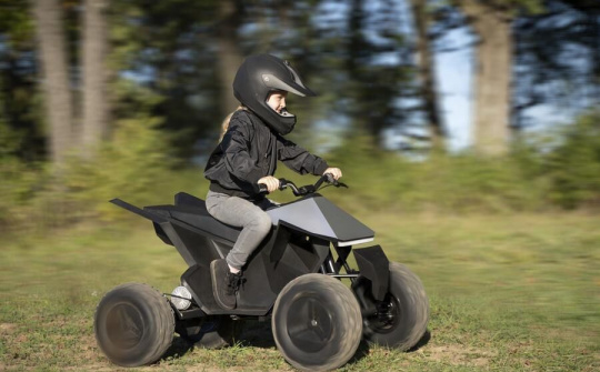 Tesla giới thiệu xe điện Cyberquad cho trẻ em