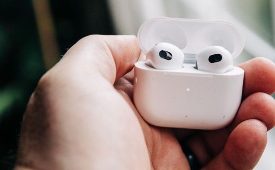 AirPods 3 lên kệ tại thị trường Việt Nam, giá 4,99 triệu đồng