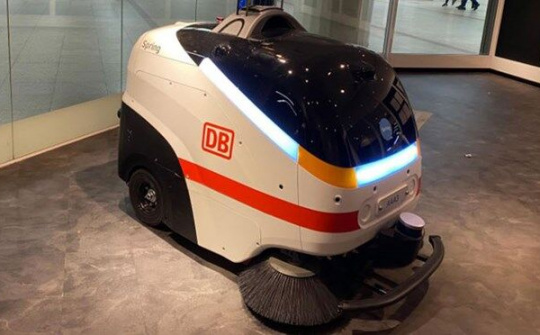 Đức thử nghiệm robot làm sạch virus SARS-CoV-2 tại sân bay