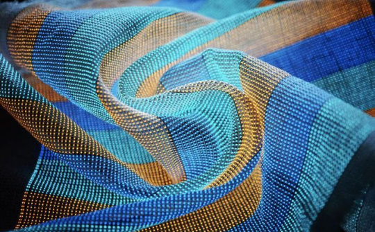 Vải dệt điện tử tạo màn hình trên quần áo