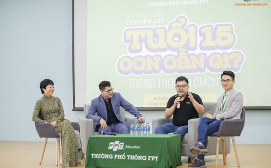 Đồng hành cùng "tuổi 15": Từ nhà ra thế giới