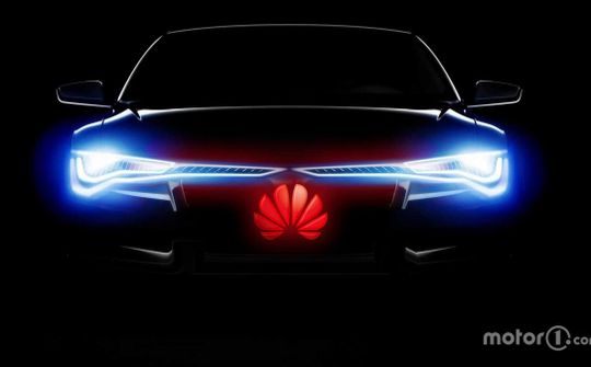 Huawei và Arcfox trình làng mẫu ô tô điện thông minh mới