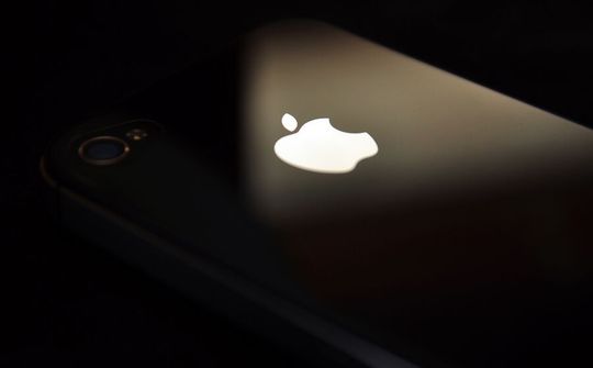 Hacker tuyên bố nắm được bí mật của Apple