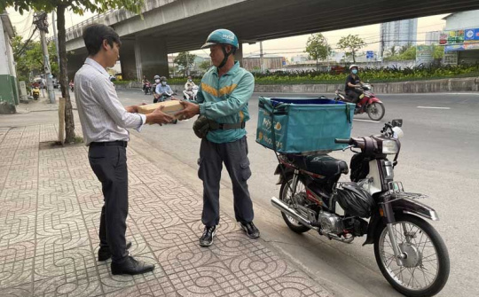 Viettel Post trao thưởng cho tài xế Mygo trả lại khách hàng 400 triệu "đi lạc" 