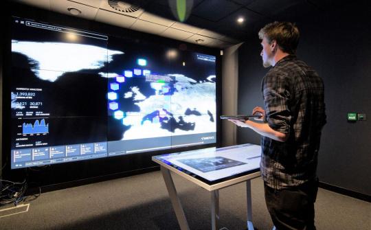 Microsoft hợp tác Darktrace chống lại các mối đe dọa an ninh mạng