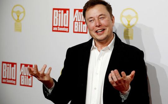 Chỉ một chữ trên Twitter, tỉ phú Elon Musk khiến Bitcoin rớt giá 8%