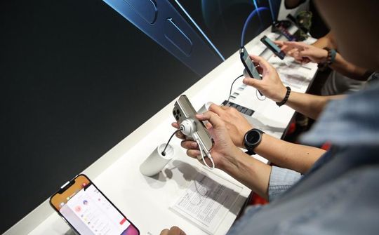 Doanh thu viễn thông giảm mạnh, điện thoại cố định chỉ còn cầm chừng