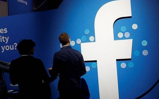 Facebook và Twitter gặp khó tại Nga