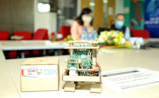 Tình nguyện viên giáo dục Việt Nam được IBM vinh danh với sáng kiến robot AI