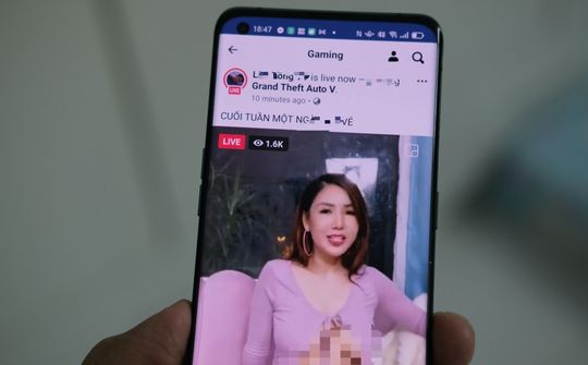 Qua mặt Facebook đăng video hở hang để bán hàng online
