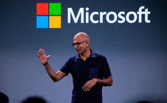 Microsoft cán mốc 2.000 tỷ USD, ngôi vị độc tôn của Apple lung lay