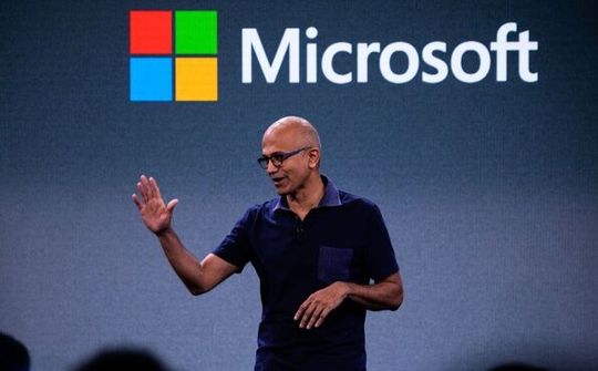 Microsoft cán mốc 2.000 tỷ USD, ngôi vị độc tôn của Apple lung lay