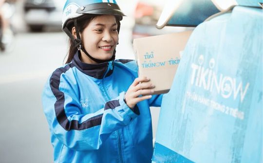 Tiki miễn phí giao hàng, sale mạnh trong mùa giãn cách xã hội