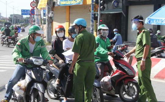 Doanh nghiệp chuyển phát "gồng mình" hoạt động xuyên giãn cách xã hội