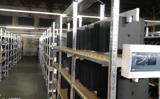 Ukraine: Phá "trang trại" ăn cắp điện, cày vật phẩm game FIFA