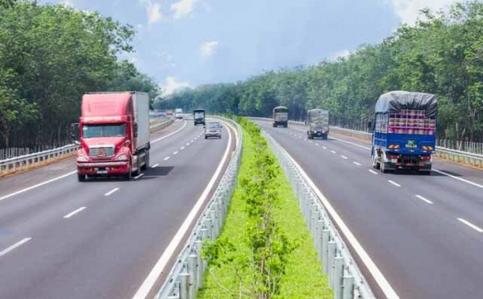Vận hành Cổng đăng ký “luồng xanh” giảm thời gian cấp thẻ xuống còn 4 phút