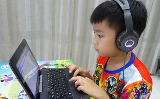Phụ huynh “đau đầu” lo bảo mật vì con học trực tuyến
