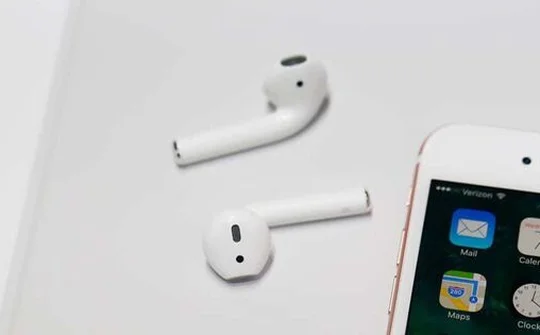 Mỹ: Thiếu niên tiêm vắc xin COVID-19 được tặng AirPod