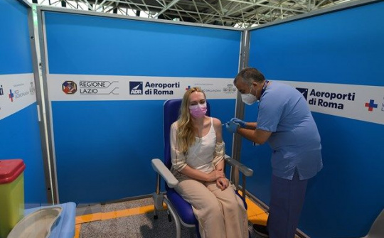 Italia: Hệ thống đặt lịch hẹn tiêm chủng gián đoạn do tấn công mạng