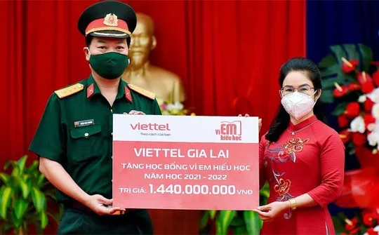Viettel tặng hơn 40 tỷ đồng học bổng cho học sinh có hoàn cảnh khó khăn năm học 2021-2022