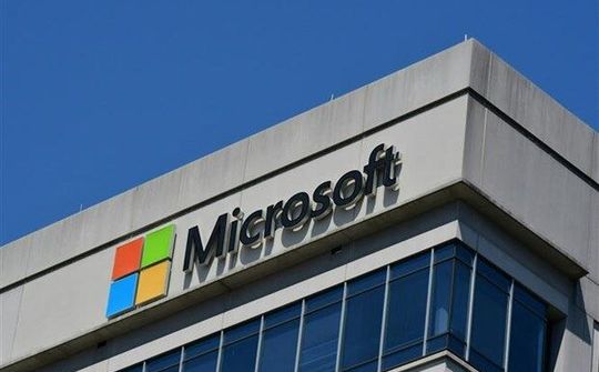 Microsoft cùng Qualcomm tăng tốc trong cuộc đua phát triển vụ trũ ảo