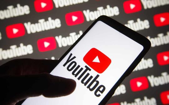 YouTube bị tố lan truyền tin giả
