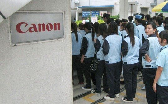 Canon đóng cửa một nhà máy ở Trung Quốc